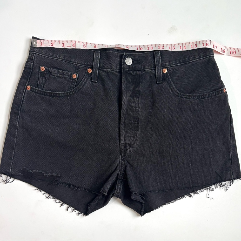 Levi’s 501 High Rise Raw Hem Black Denim Jean Shorts Size 32 - Picture 11 of 15
